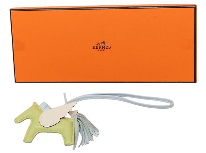 Charm per borsa Hermès Milo in agnello e Swift Grigri Rodeo Pegase verde Portachiavi PM - vista 5