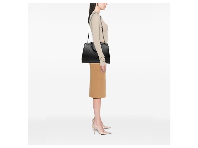 Borsa Louis Vuitton Epi Brea MM nera Nero - vista 6