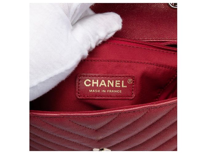 Borsa a tracolla Chanel Small Chevron Caviar rossa con patta Rosso - vista 5