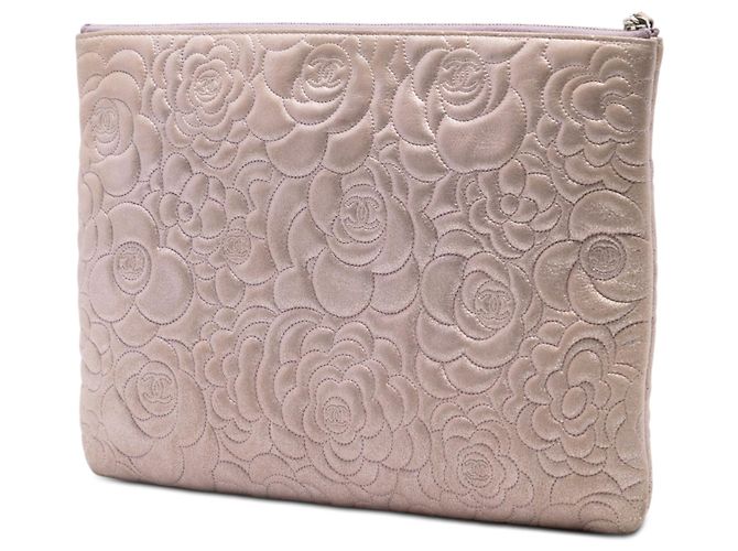 Clutch Chanel Large CC Embossed Metallic Lambskin Camellia O Case Clutch rosa - vista 2