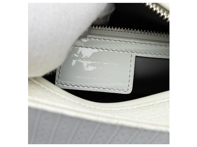 Lady Dior Satchel Medium aus weißem Lackleder Microcannage - Ansicht 5