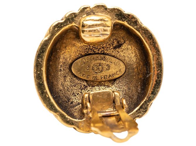 Orecchini a clip Chanel CC placcati oro con conchiglia D'oro - vista 3