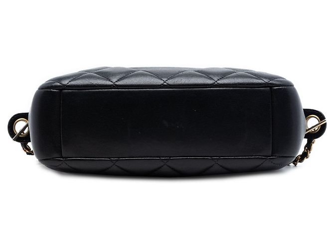 Camera Bolsa tiracolo Chanel CC em pele de cordeiro acolchoada preta com padrão de diamante - vista 3