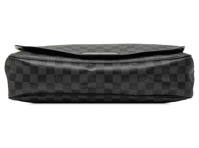Borsa a tracolla Louis Vuitton Damier Graphite Daniel MM nera Nero - vista 3