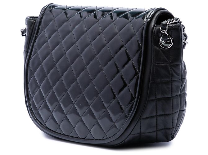 Borsa a tracolla Chanel Twist Crescent in vernice trapuntata e agnello nero - vista 2