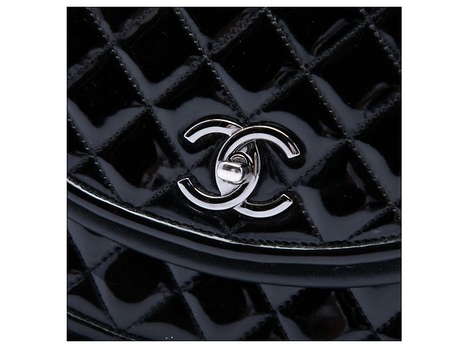 Borsa a tracolla Chanel Twist Crescent in vernice trapuntata e agnello nero - vista 5