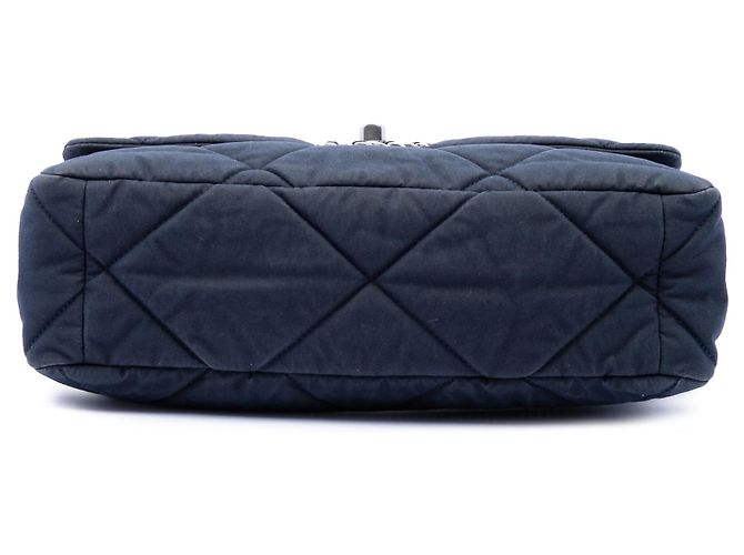 Borsa Chanel Large Canvas 19 con patta blu - vista 3