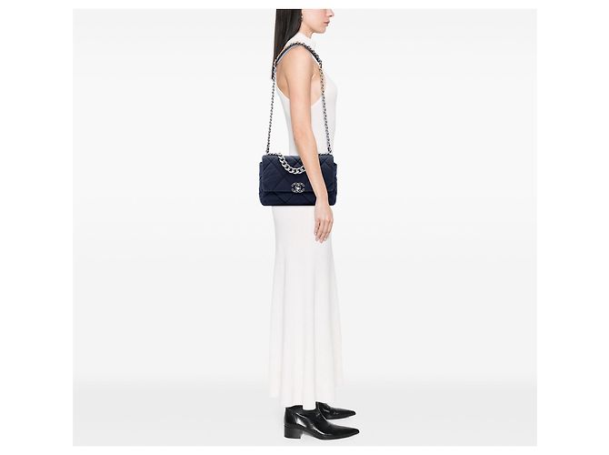 Borsa Chanel Large Canvas 19 con patta blu - vista 6