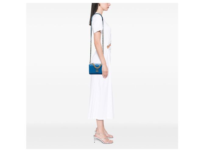 Wallet On Chain Borsa a tracolla Chanel 19 in agnello trapuntato blu - vista 6