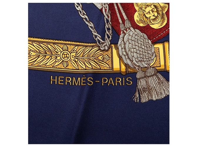 Sciarpa in seta Hermès Grand Uniforme blu 90 Scarves - vista 2