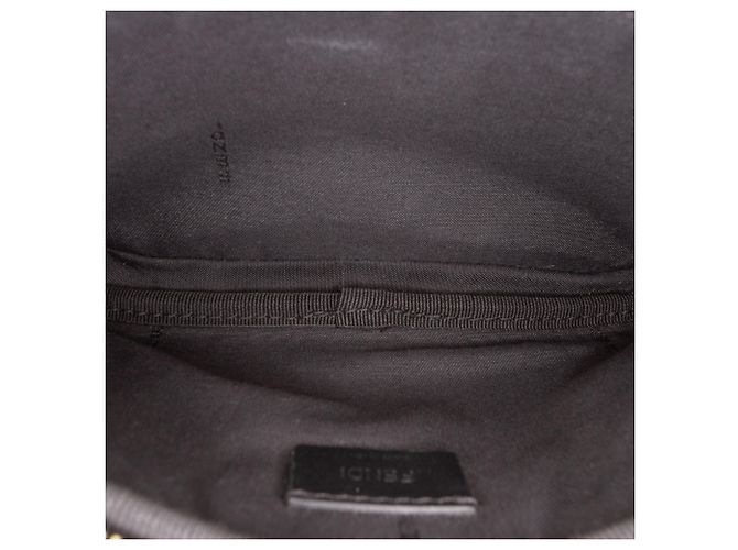 Borsa a tracolla Fendi Easy 2 Baguette in pelle nera Nero - vista 4