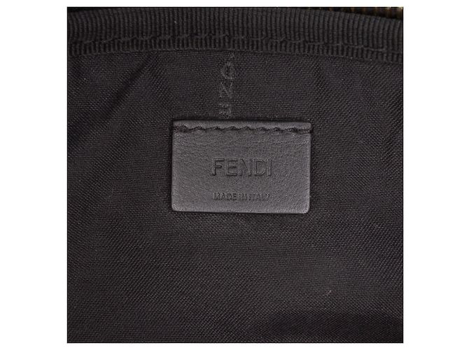 Borsa a tracolla Fendi Easy 2 Baguette in pelle nera Nero - vista 6