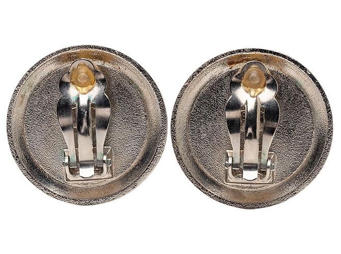 Orecchini a cerchio Chanel CC in ottone smaltato nero placcati in oro - vista 2