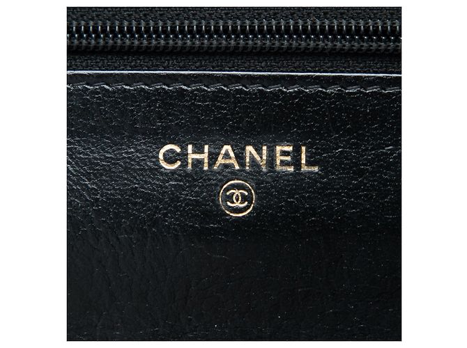 Wallet On Chain Bolsa transversal de corrente e carteira em pele de cabra acolchoada preta com CC dourado Chanel Preto - vista 5