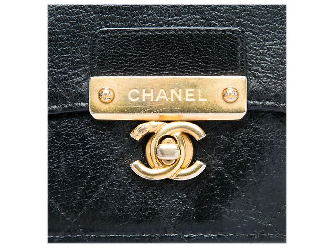 Wallet On Chain Bolsa transversal de corrente e carteira em pele de cabra acolchoada preta com CC dourado Chanel Preto - vista 6