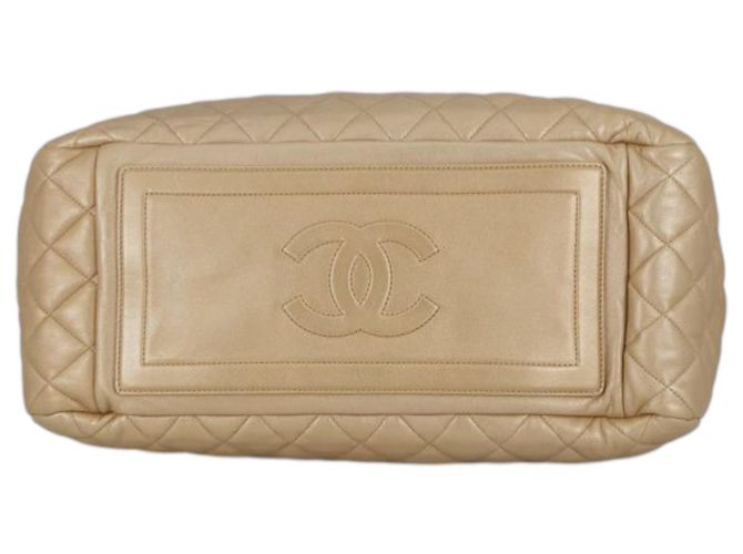Borsa Bowler Coco Cocoon in agnello metallizzato trapuntato oro Chanel D'oro - vista 3