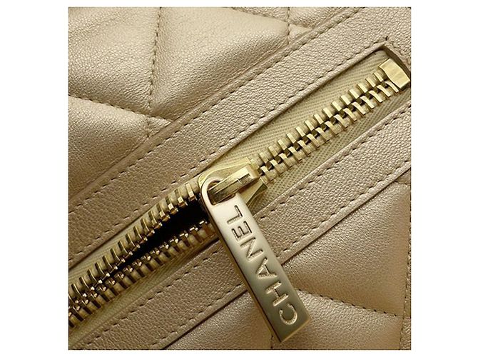 Borsa Bowler Coco Cocoon in agnello metallizzato trapuntato oro Chanel D'oro - vista 8