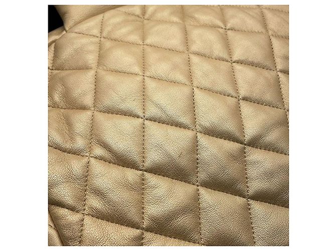 Borsa Bowler Coco Cocoon in agnello metallizzato trapuntato oro Chanel D'oro - vista 9