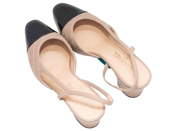 Chanel gesteppte Slingback-Pumps mit Cap-Toe in Beige & Schwarz Größe 40 - Ansicht 3