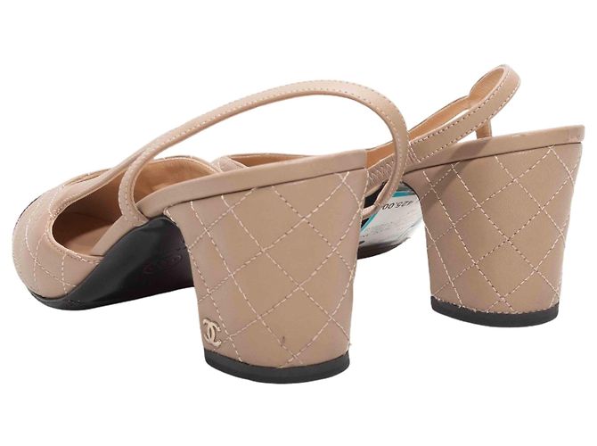 Chanel gesteppte Slingback-Pumps mit Cap-Toe in Beige & Schwarz Größe 40 - Ansicht 4