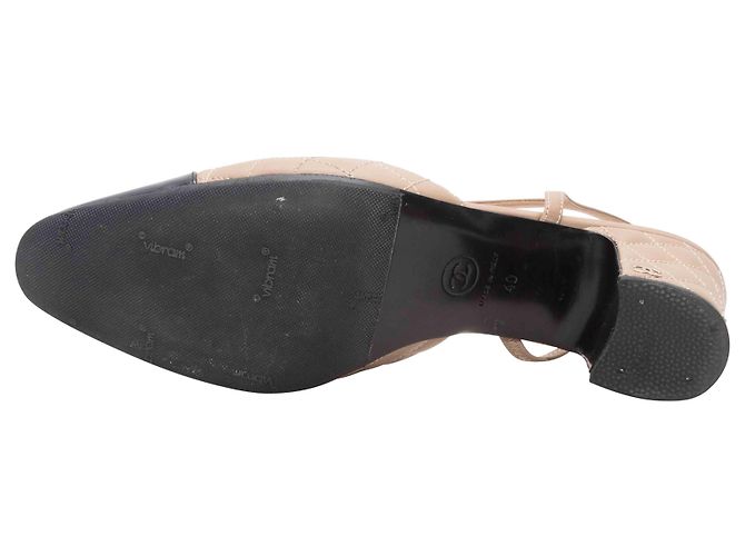 Chanel gesteppte Slingback-Pumps mit Cap-Toe in Beige & Schwarz Größe 40 - Ansicht 5