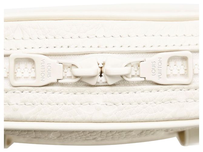 White Louis Vuitton Monogram Taurillon Utility Side Bianco - vista 8