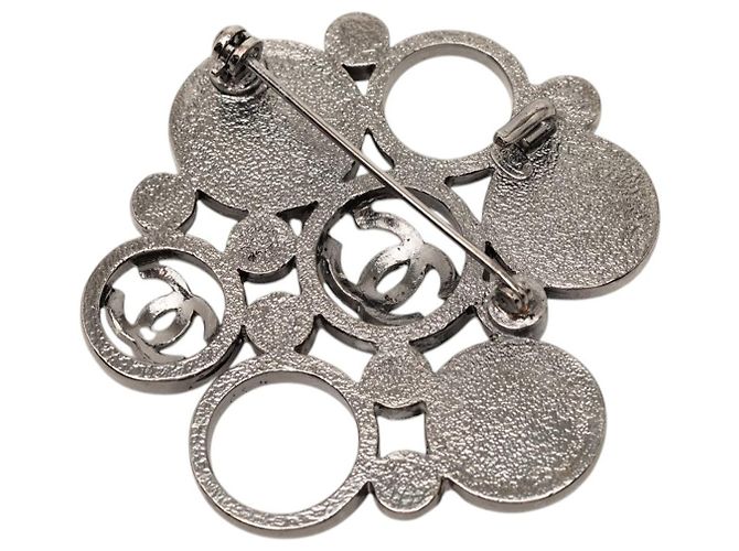 Chanel CC Messing Brosche mit silbernen Kunstperlen - Ansicht 2