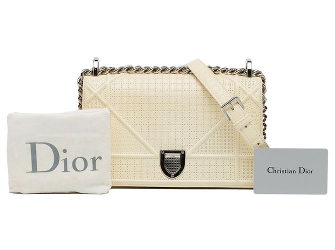 Weiße Diorama Crossbody-Tasche aus Lackleder, Größe Medium von Dior - Ansicht 10