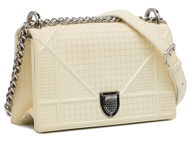 Weiße Diorama Crossbody-Tasche aus Lackleder, Größe Medium von Dior - Ansicht 2