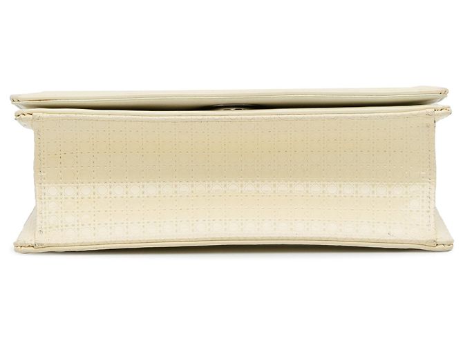 Weiße Diorama Crossbody-Tasche aus Lackleder, Größe Medium von Dior - Ansicht 5