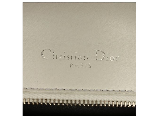 Weiße Diorama Crossbody-Tasche aus Lackleder, Größe Medium von Dior - Ansicht 7