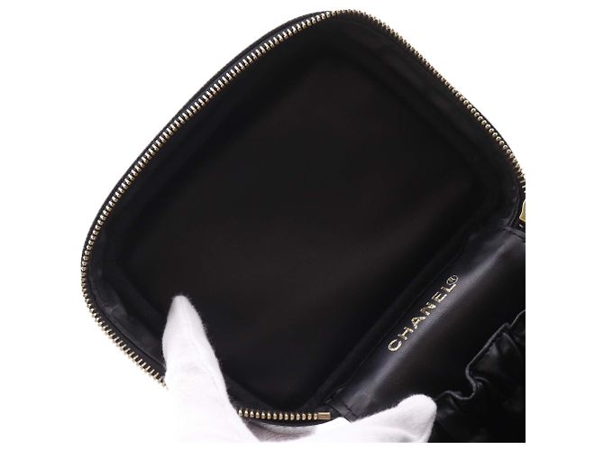 Vanity Beauty case Chanel CC Caviar nero - vista 10