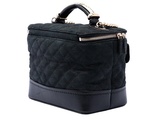 Vanity Neceser Chanel Globe Trotter en caviar iridiscente acolchado negro con bandolera de cadena - vista 2