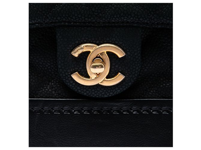 Vanity Neceser Chanel Globe Trotter en caviar iridiscente acolchado negro con bandolera de cadena - vista 5