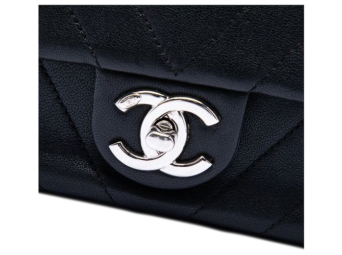 Borsa a tracolla Chanel Mini CC Chevron in pelle di vitello nera Single Flap Nero - vista 5