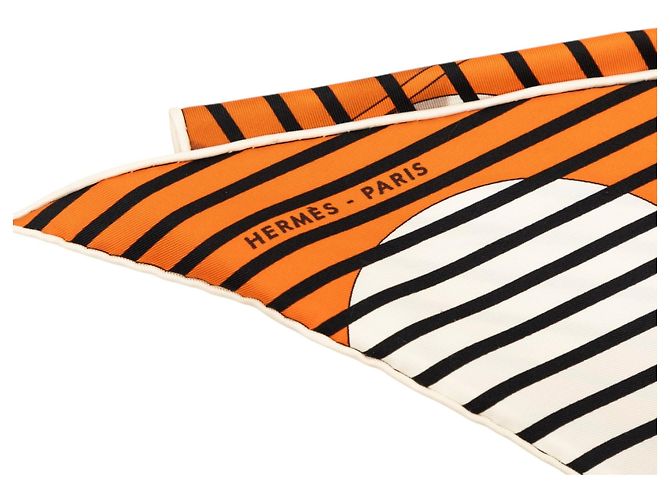 Pañuelo de seda Orange Hermès Triangular H Au Galop Naranja - vista 2