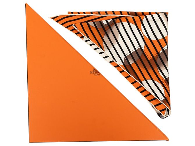 Pañuelo de seda Orange Hermès Triangular H Au Galop Naranja - vista 7