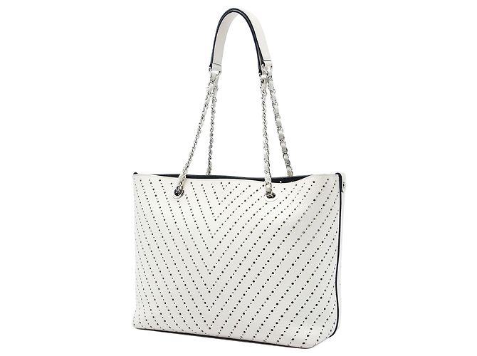 Tote Shopping Chanel CC in Caviar Chevron Perforato Bianco - vista 2