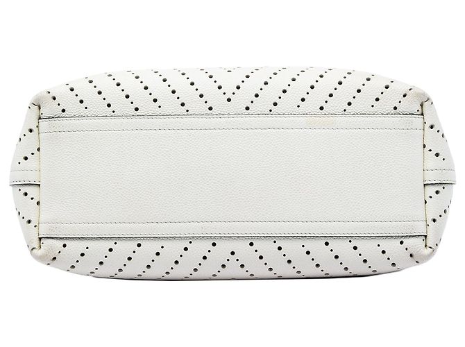 Tote Shopping Chanel CC in Caviar Chevron Perforato Bianco - vista 3
