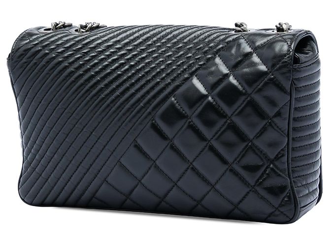 Borsa a tracolla Chanel Medium Quilted Aged Calfskin Coco Boy Flap Nera Nero - vista 2