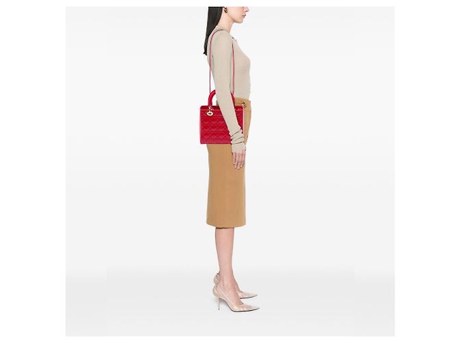 Borsa Lady Dior Medium in vernice cannage rosso - vista 6