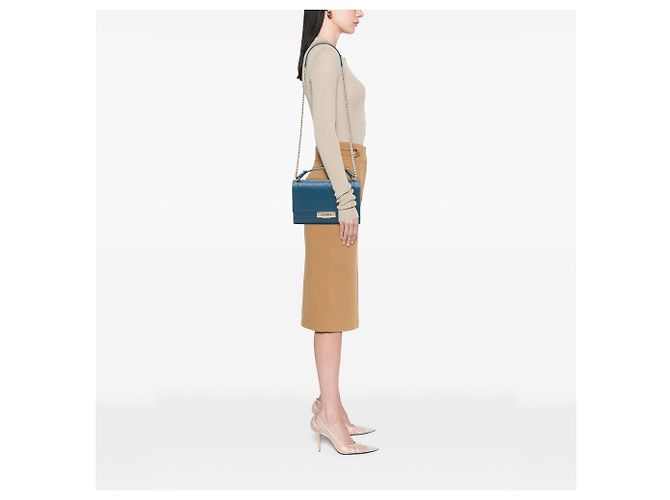 Bolsa Chanel azul em couro de vitelo granulado acolchoado tamanho Medium com fecho Label Click e alça de mão - vista 6