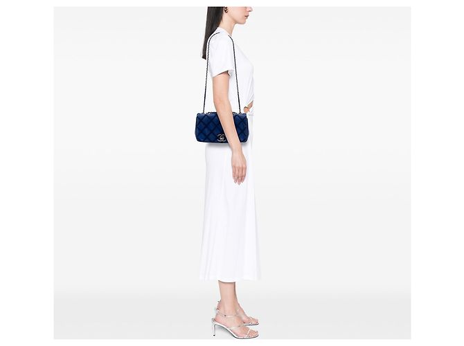 Borsa a tracolla Chanel Small Iridescent Calfskin Diamond Stitch Chain Flap Blu - vista 6
