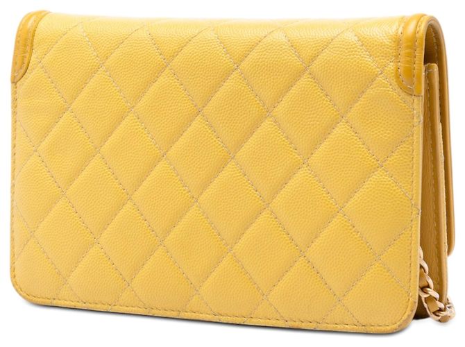 Borsa a tracolla Chanel Caviar CC Filigree Wallet On Chain gialla Giallo - vista 2