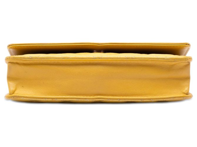 Borsa a tracolla Chanel Caviar CC Filigree Wallet On Chain gialla Giallo - vista 3