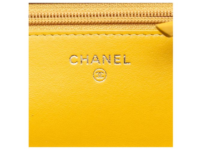 Borsa a tracolla Chanel Caviar CC Filigree Wallet On Chain gialla Giallo - vista 5