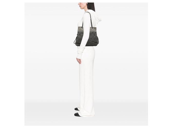 Tote Bon Bon em denim acolchoado Chanel cinza, tamanho Medium - vista 7