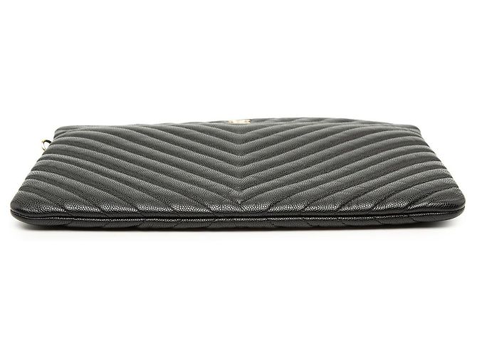 Clutch Chanel Medium CC Chevron Caviar O Case Black Nero - vista 3