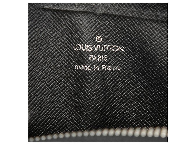 Pochette Baikal in pelle Taiga nera Louis Vuitton Nero - vista 5