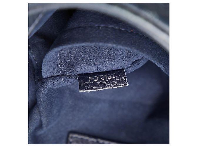 Louis Vuitton Taurillon Danube LV Circle PM blu - vista 7